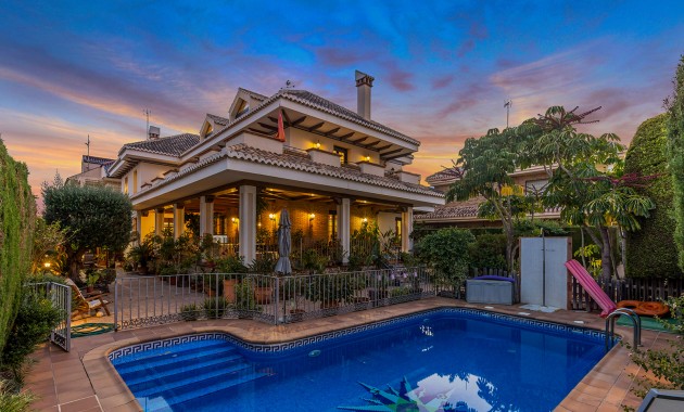 Resale - Villa -
Torrevieja - La Veleta