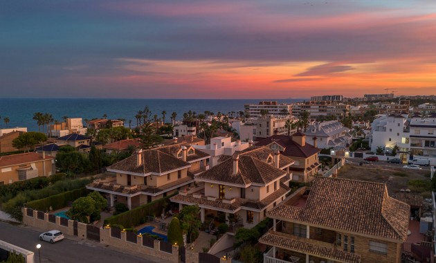 Resale - Villa -
Torrevieja - La Veleta