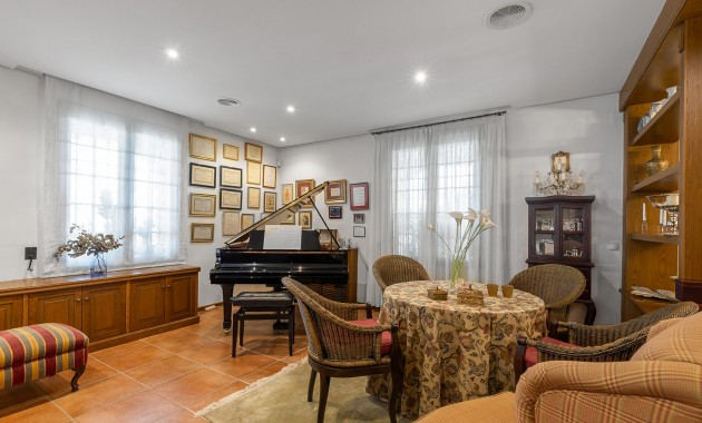 Resale - Villa -
Torrevieja - La Veleta