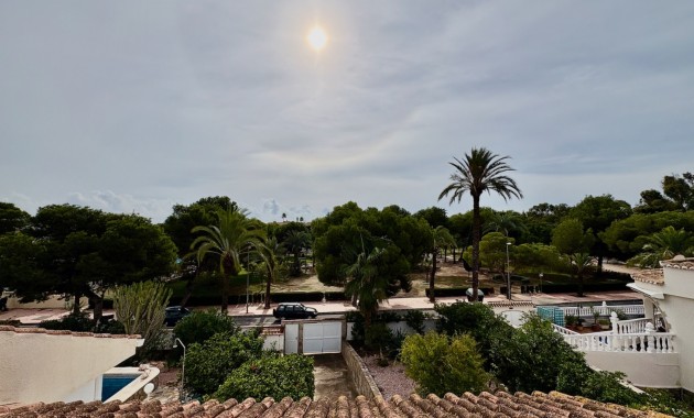 Resale - Villa -
Orihuela Costa - La Zenia