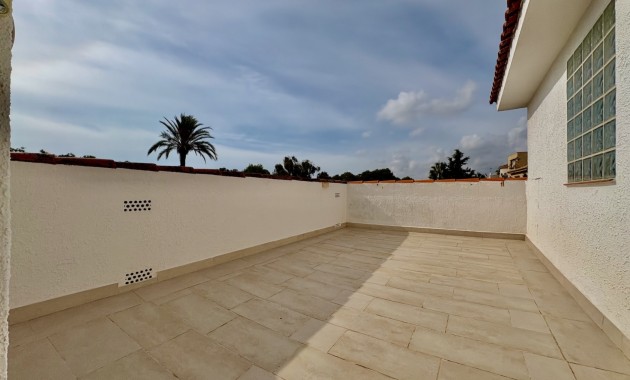 Resale - Villa -
Orihuela Costa - La Zenia