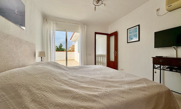 Resale - Villa -
Orihuela Costa - La Zenia