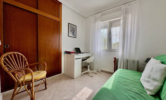 Resale - Villa -
Orihuela Costa - La Zenia