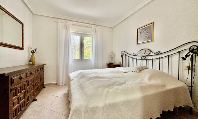 Resale - Villa -
Orihuela Costa - La Zenia