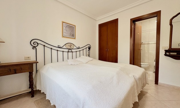 Resale - Villa -
Orihuela Costa - La Zenia