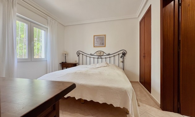 Resale - Villa -
Orihuela Costa - La Zenia