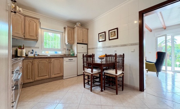 Resale - Villa -
Orihuela Costa - La Zenia