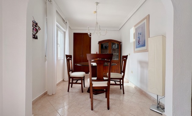 Resale - Villa -
Orihuela Costa - La Zenia