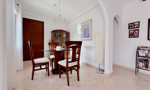 Resale - Villa -
Orihuela Costa - La Zenia