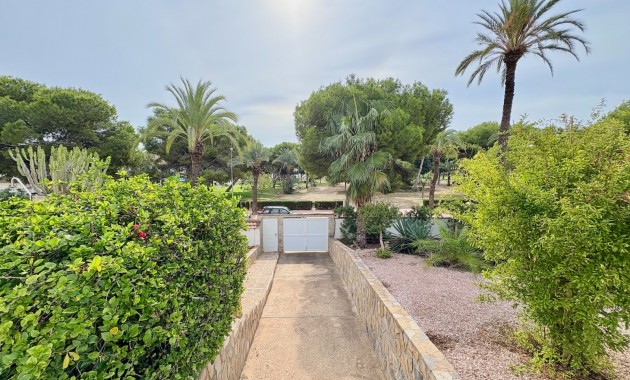 Resale - Villa -
Orihuela Costa - La Zenia