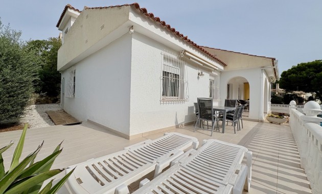 Resale - Villa -
Orihuela Costa - La Zenia