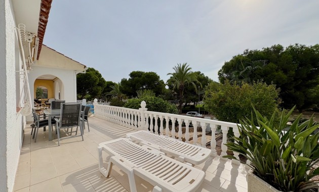 Resale - Villa -
Orihuela Costa - La Zenia