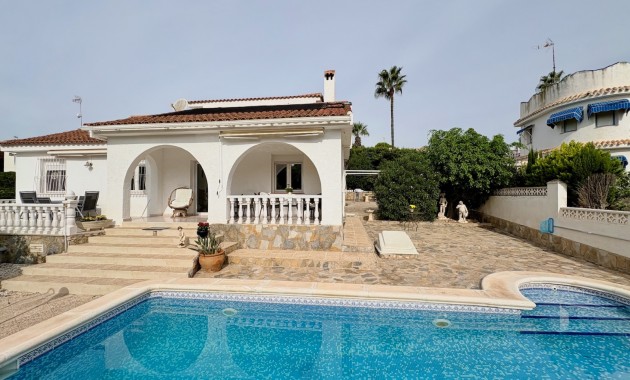 Resale - Villa -
Orihuela Costa - La Zenia