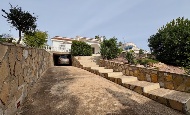 Resale - Villa -
Orihuela Costa - La Zenia