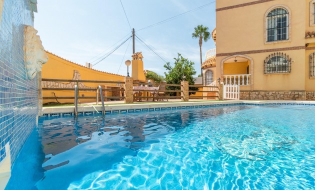 Resale - Villa -
Orihuela Costa - Las Mimosas