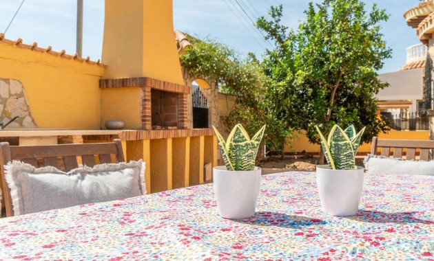 Resale - Villa -
Orihuela Costa - Las Mimosas