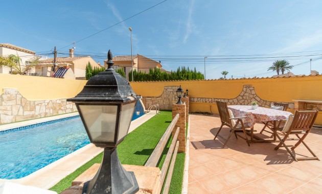 Resale - Villa -
Orihuela Costa - Las Mimosas