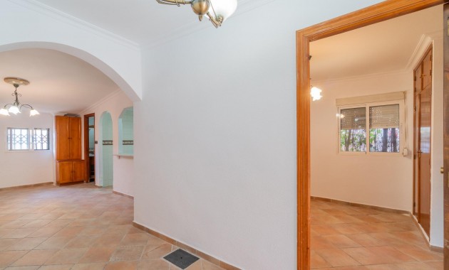 Resale - Villa -
Torrevieja - Los altos