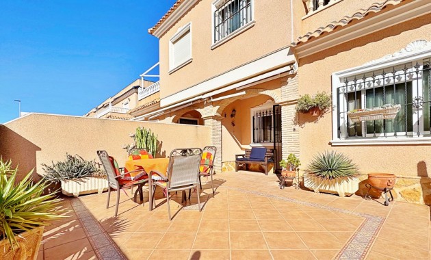 Resale - Townhouse -
Orihuela Costa - Villamartin