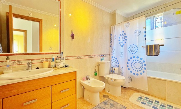 Resale - Townhouse -
Orihuela Costa - Villamartin