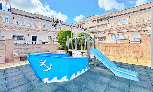 Resale - Townhouse -
Orihuela Costa - Villamartin