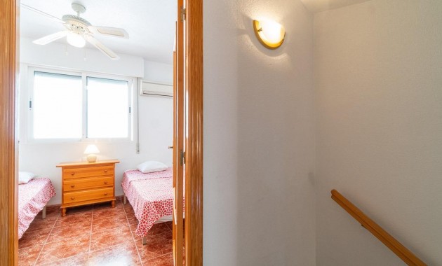 Resale - Terraced house -
Orihuela Costa - Playa Flamenca