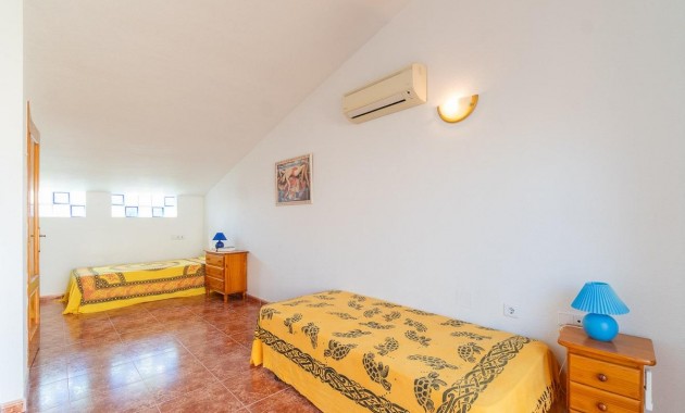 Resale - Terraced house -
Orihuela Costa - Playa Flamenca