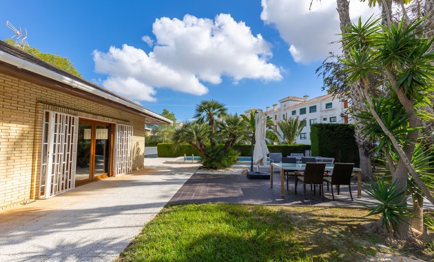 Venta - Villa -
Orihuela Costa - Las Filipinas