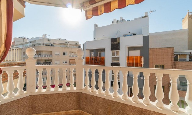 Sale - Apartment -
Torrevieja - Centro