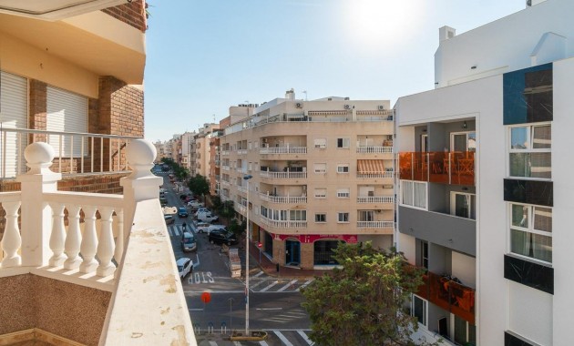 Sale - Apartment -
Torrevieja - Centro
