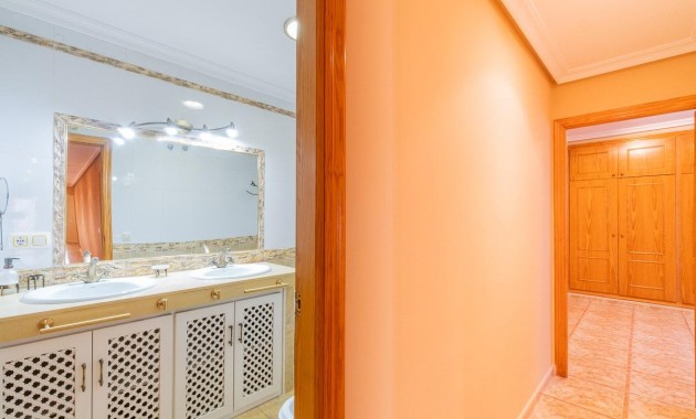 Sale - Flat -
Torrevieja - Centro