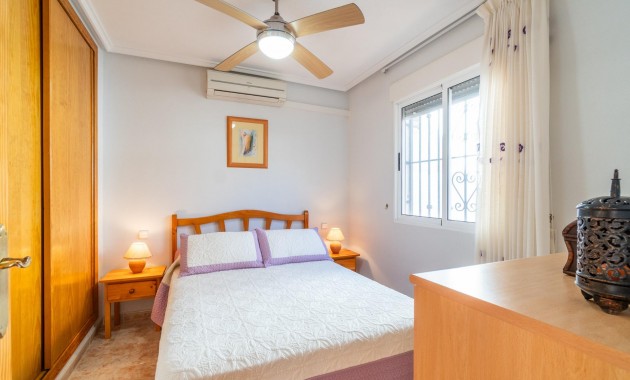 Resale - Chalet -
Orihuela Costa - Playa Flamenca