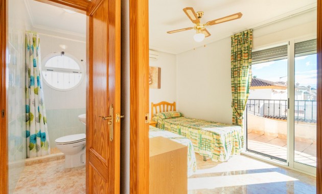 Resale - Chalet -
Orihuela Costa - Playa Flamenca