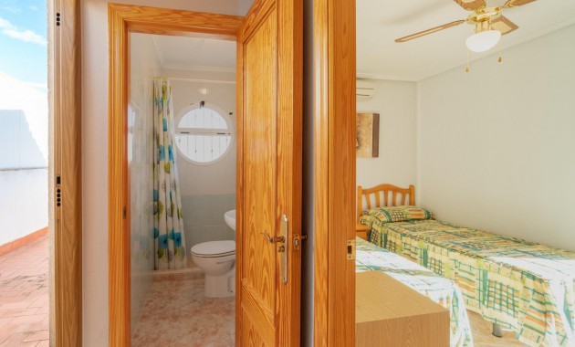 Resale - Chalet -
Orihuela Costa - Playa Flamenca