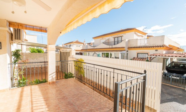 Resale - Chalet -
Orihuela Costa - Playa Flamenca