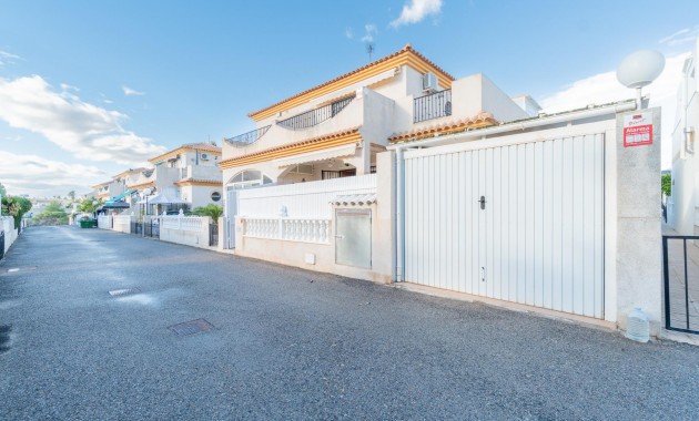 Resale - Chalet -
Orihuela Costa - Playa Flamenca