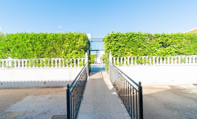 Resale - Chalet -
Orihuela Costa - Playa Flamenca