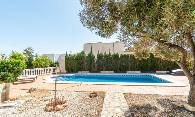 Sale - Villa -
Torrevieja - La Mata