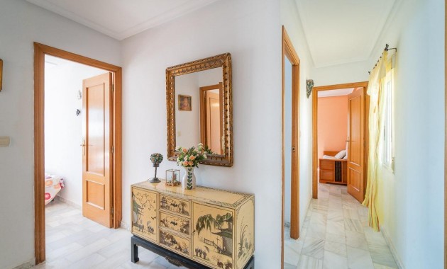 Sale - Villa -
Torrevieja - La Mata