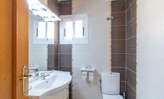 Sale - Villa -
Torrevieja - La Mata