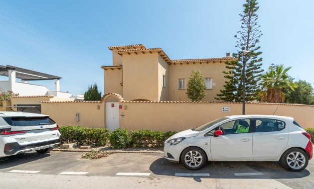 Sale - Villa -
Torrevieja - La Mata