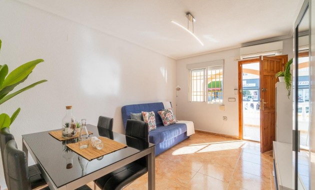 Sale - Terraced house -
Torrevieja - El limonar