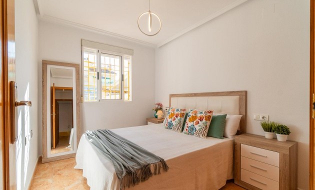 Sale - Terraced house -
Torrevieja - El limonar