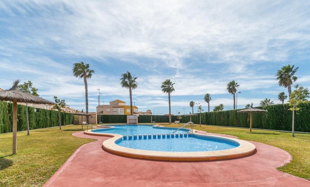 Sale - Terraced house -
Torrevieja - El limonar