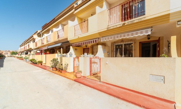Resale - Terraced house -
Orihuela Costa - Playa Flamenca