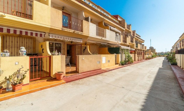 Resale - Terraced house -
Orihuela Costa - Playa Flamenca