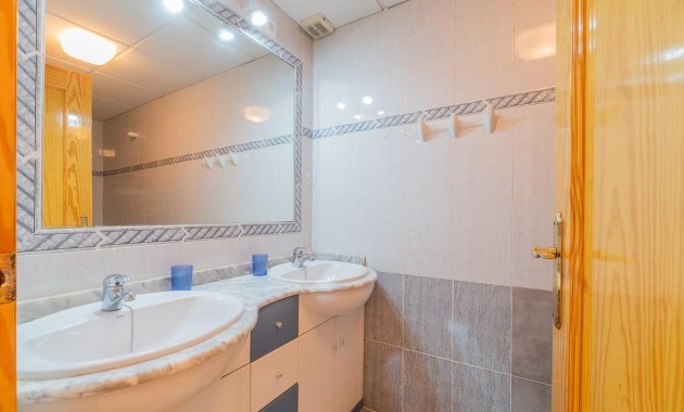 Resale - Terraced house -
Orihuela Costa - Playa Flamenca