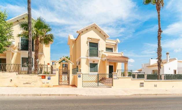 Resale - Villa -
Orihuela Costa - Villamartín-Las Filipinas