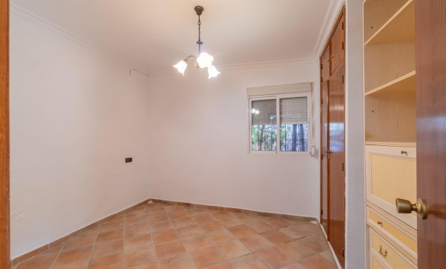 Sale - Villa -
Torrevieja - Los altos