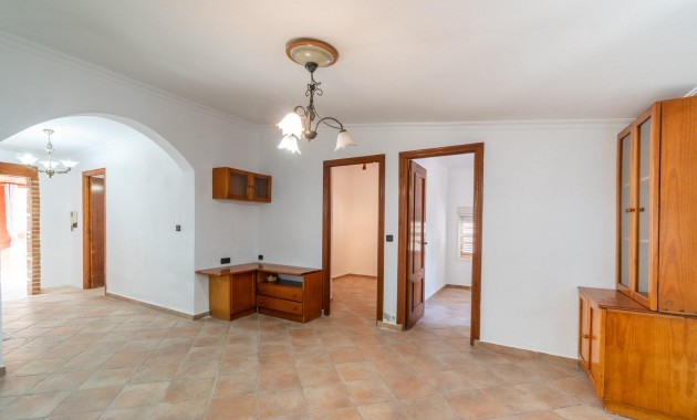 Sale - Villa -
Torrevieja - Los altos